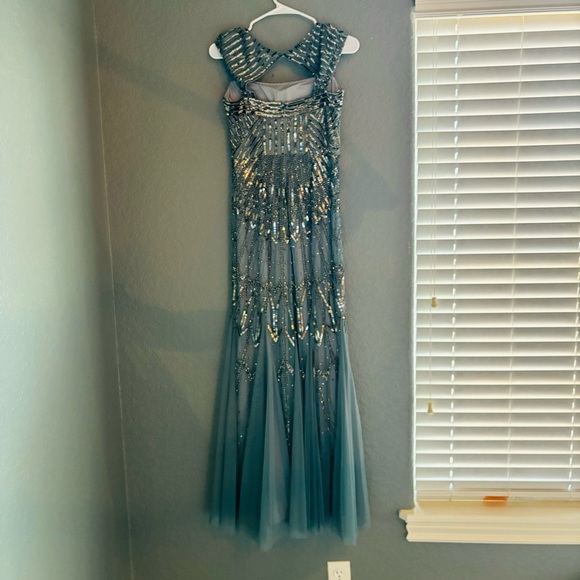 Adrianna Papell Platinum Gown 40103 Size: 2 - Picture 6 of 10